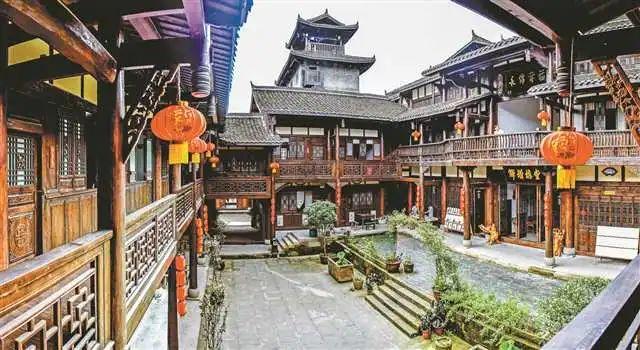 十四岁湘妹子猛挥镰刀,纵横江湖三十余载的悍匪束手就擒