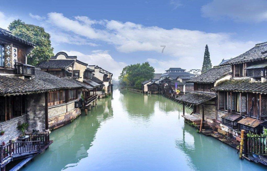 我想知道自并励系统在启机时励磁变压器的一次侧电压是如何提供和建立的游戏画面